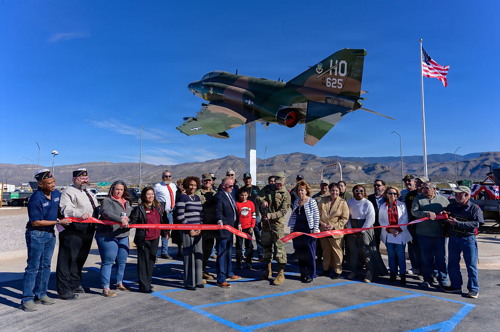 Fotografía de la Fuerza Aérea de los Estados Unidos tomada por el aviador de primera clase Bob Teichmann.jfif